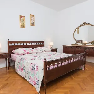 Dzeki Apartamento Split